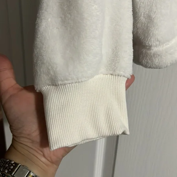 Old Navy Women’s Pull Over - Picture 4 of 5